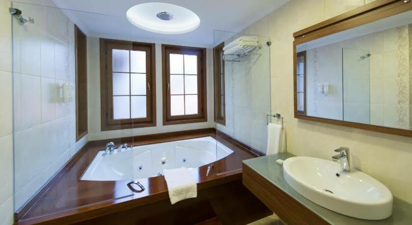 Cesmeli Konak Hotel Silivri Bagian luar foto